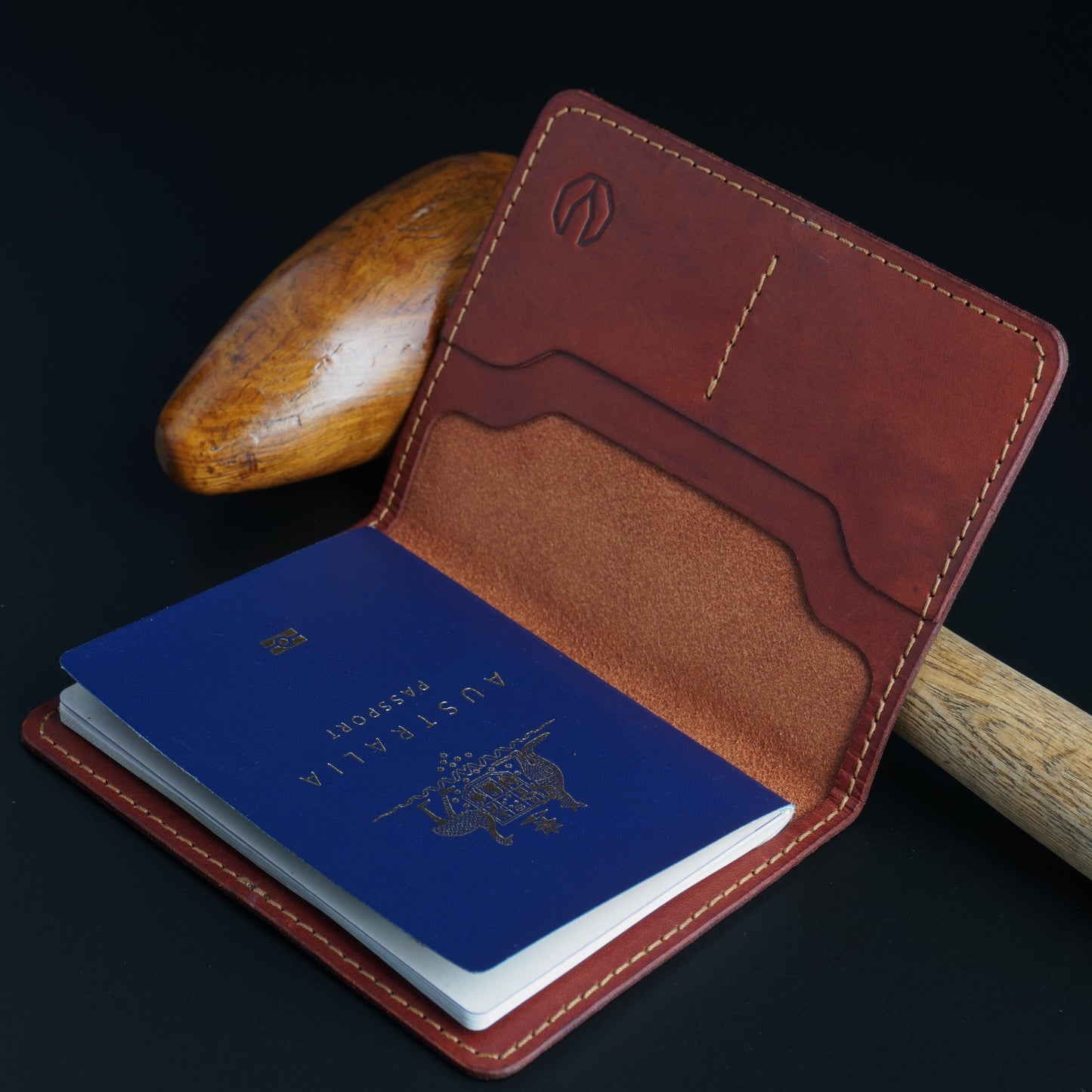 Minimalist passport wallet in bovine leather
